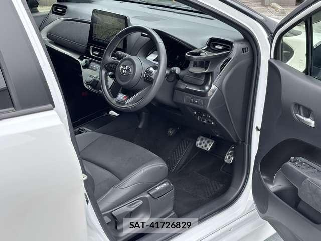 Toyota AQUA 2025-03 8312940-12