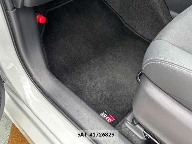Toyota AQUA 2025-03 8312940-28