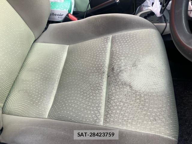Toyota AQUA 2012-06 8313050-11
