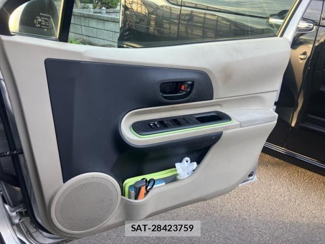 Toyota AQUA 2012-06 8313050-12