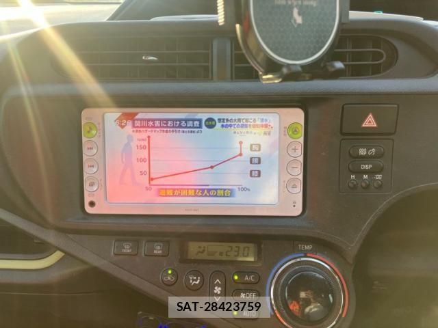 Toyota AQUA 2012-06 8313050-16