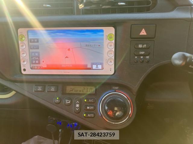 Toyota AQUA 2012-06 8313050-17