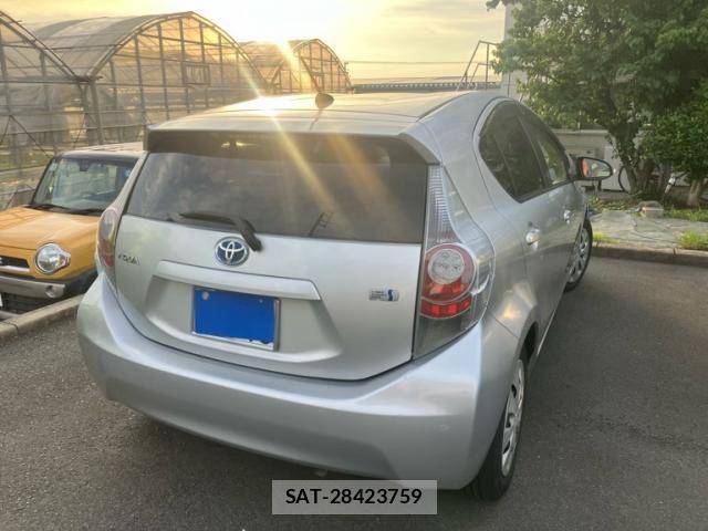 Toyota AQUA 2012-06 8313050-2