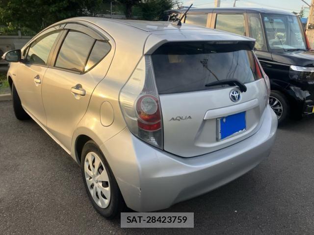 Toyota AQUA 2012-06 8313050-3