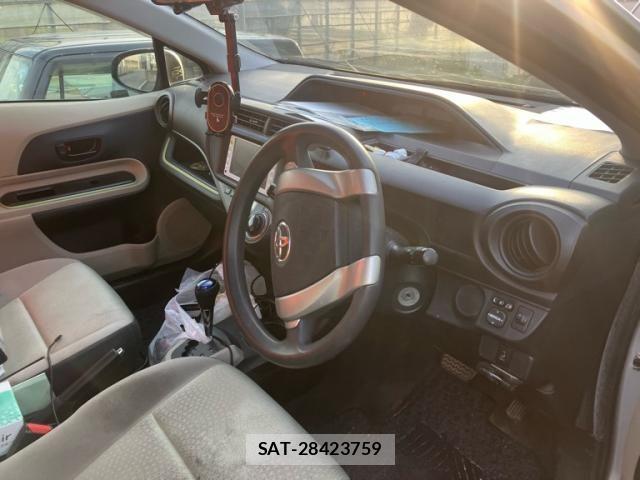 Toyota AQUA 2012-06 8313050-7