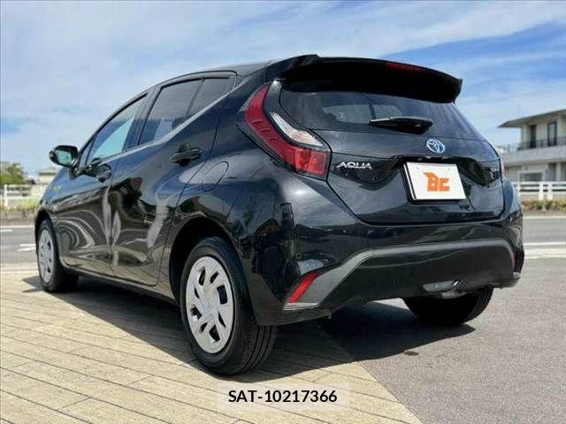 Toyota AQUA 2024-05 8312957-12