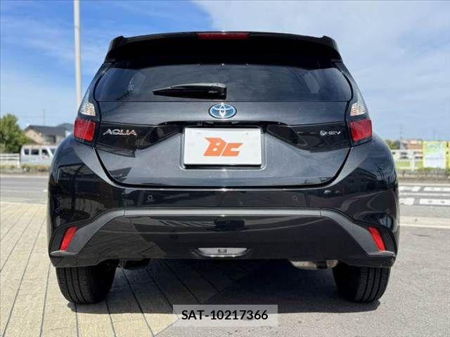 Toyota AQUA 2024-05 8312957-13