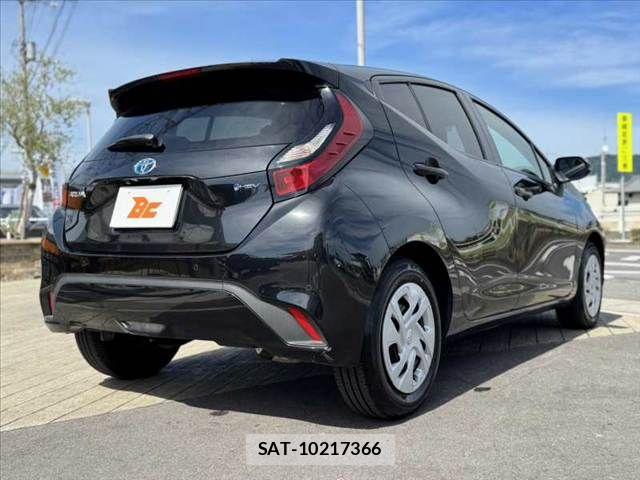 Toyota AQUA 2024-05 8312957-14