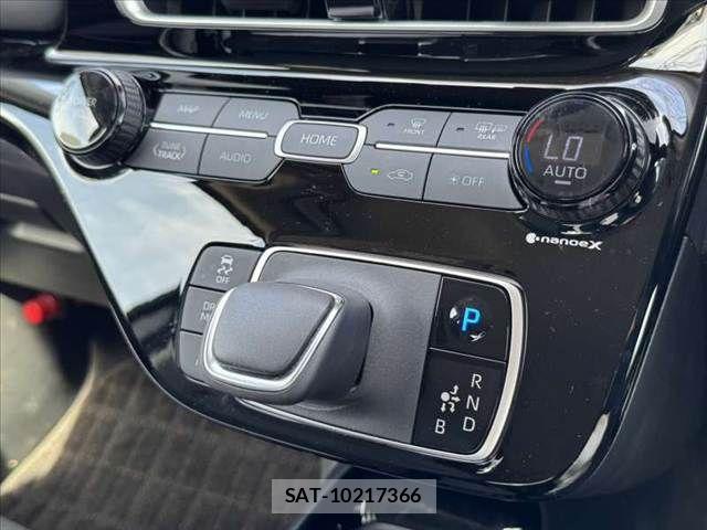 Toyota AQUA 2024-05 8312957-4