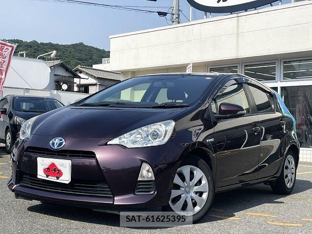 Toyota AQUA 2014-02 8313024-0