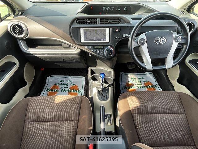 Toyota AQUA 2014-02 8313024-1
