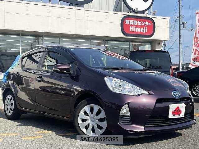 Toyota AQUA 2014-02 8313024-2