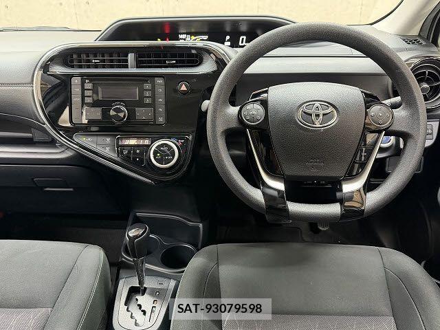 Toyota AQUA 2019-10 8312977-1