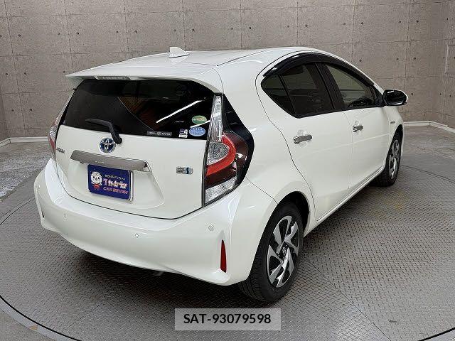 Toyota AQUA 2019-10 8312977-2