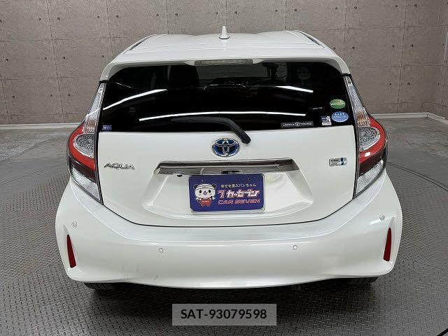 Toyota AQUA 2019-10 8312977-3