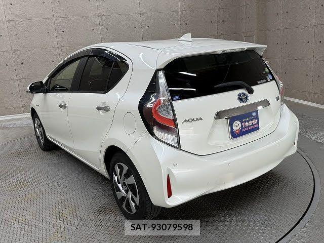 Toyota AQUA 2019-10 8312977-4