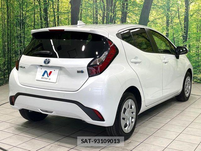 Toyota AQUA 2023-07 8312965-16