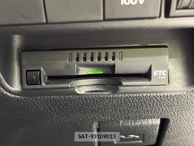 Toyota AQUA 2023-07 8312965-5