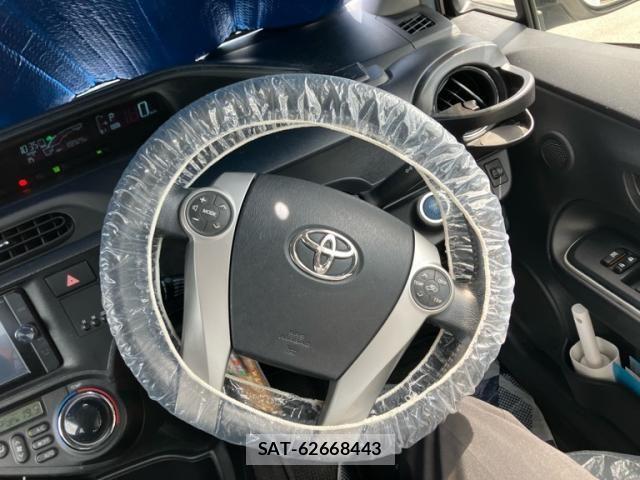 Toyota AQUA 2014-01 8313022-12