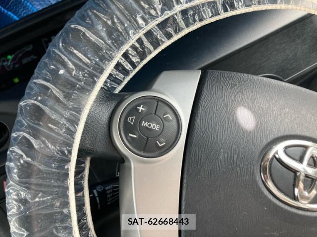 Toyota AQUA 2014-01 8313022-13