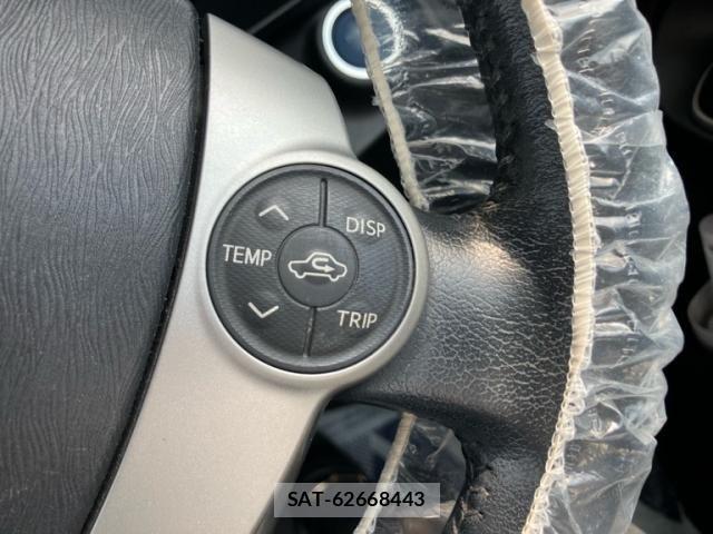 Toyota AQUA 2014-01 8313022-14