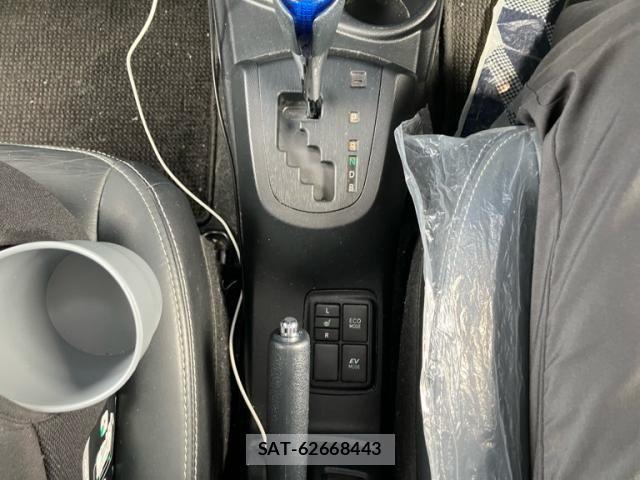 Toyota AQUA 2014-01 8313022-20