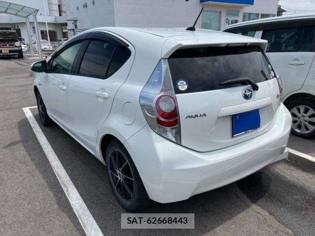 Toyota AQUA 2014-01 8313022-4