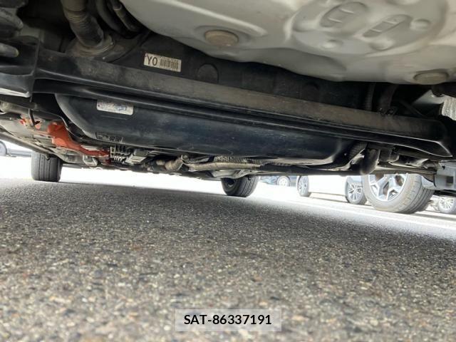 Toyota AQUA 2012-03 8313040-10