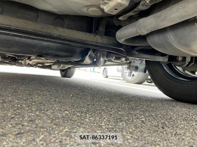 Toyota AQUA 2012-03 8313040-11