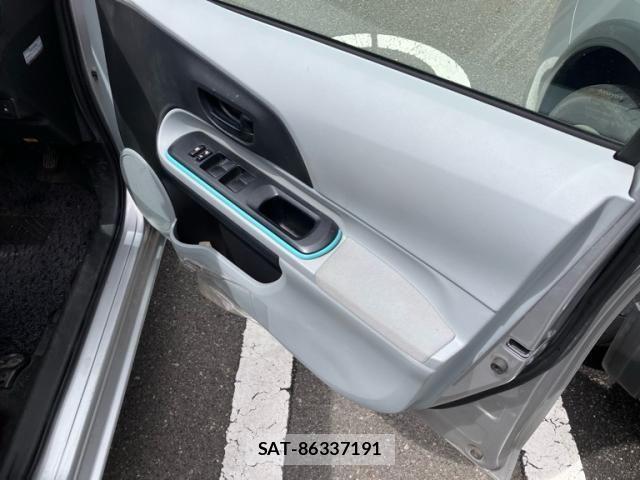 Toyota AQUA 2012-03 8313040-13