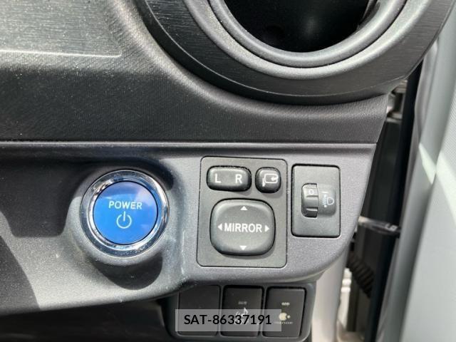 Toyota AQUA 2012-03 8313040-16