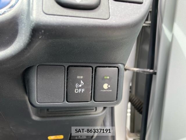 Toyota AQUA 2012-03 8313040-17