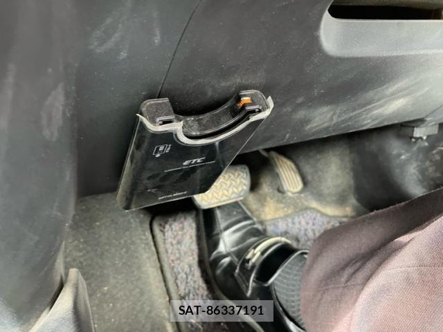 Toyota AQUA 2012-03 8313040-22