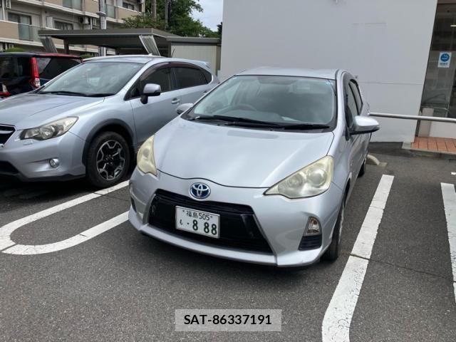 Toyota AQUA 2012-03 8313040-2