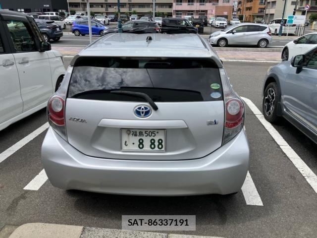 Toyota AQUA 2012-03 8313040-6