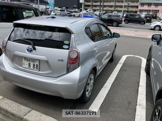 Toyota AQUA 2012-03 8313040-7