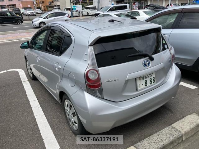 Toyota AQUA 2012-03 8313040-8