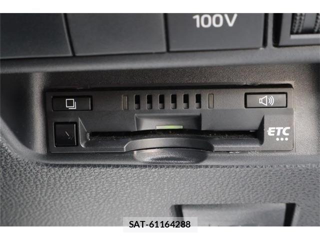 Toyota AQUA 2025-02 8312939-6