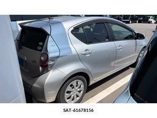 Toyota AQUA 2013-07 8313043-3