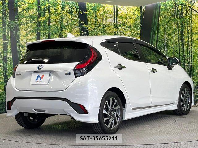 Toyota AQUA 2022-01 8312943-16