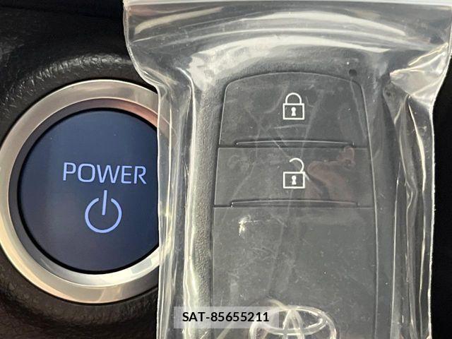 Toyota AQUA 2022-01 8312943-6