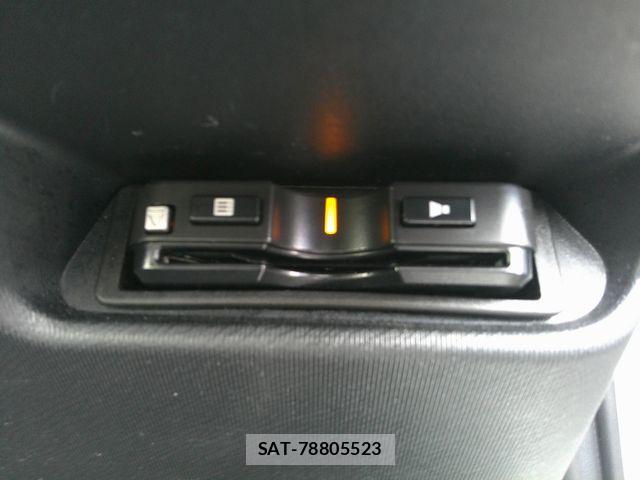 Toyota AQUA 2019-04 8312992-12