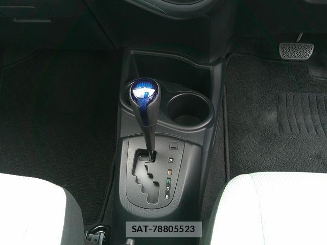 Toyota AQUA 2019-04 8312992-17