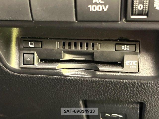 Toyota AQUA 2022-03 8312946-6