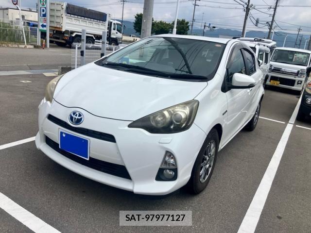 Toyota AQUA 2012-03 8313027-0