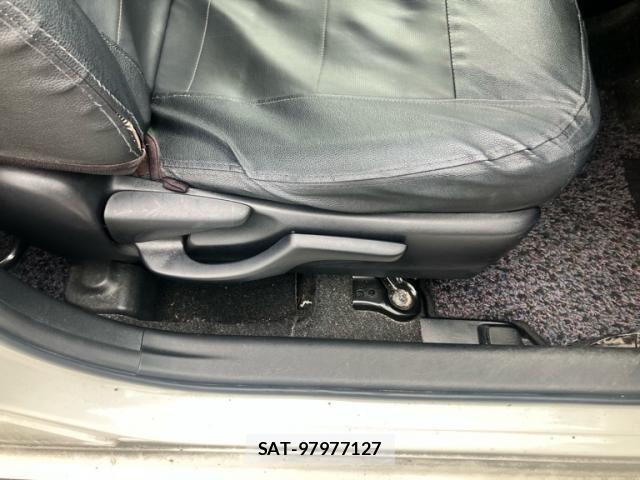 Toyota AQUA 2012-03 8313027-11