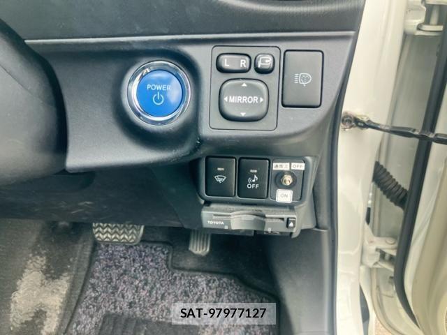 Toyota AQUA 2012-03 8313027-13