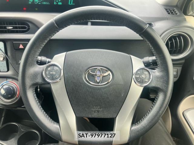 Toyota AQUA 2012-03 8313027-15