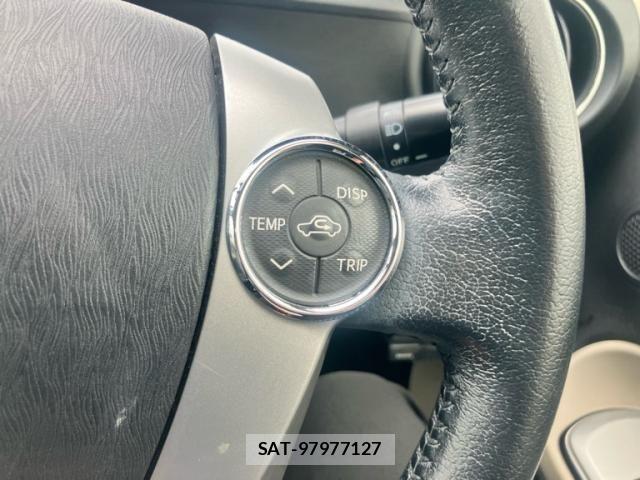 Toyota AQUA 2012-03 8313027-17