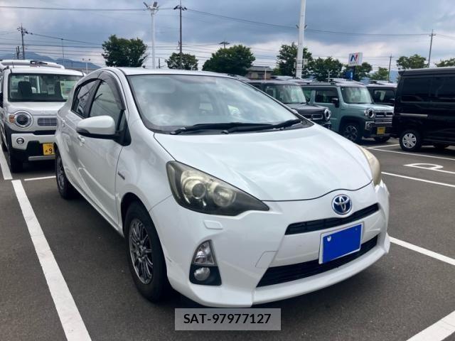 Toyota AQUA 2012-03 8313027-1